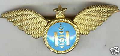Mongolia_Air_Force_officer_cap_badge.jpg