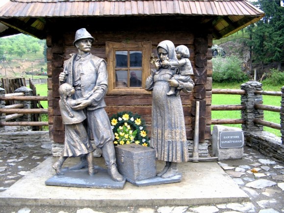 2011-07-03 Koločava, pomník vystěhovalcům za prací